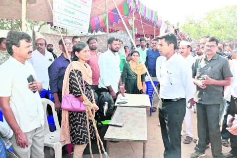 స్వేచ్ఛగా ఓటు హక్కు వినియోగించుకోండి