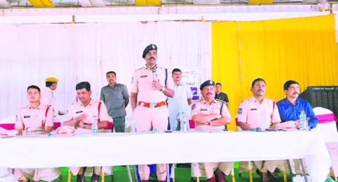 ఎన్నికల విధుల్లో నిర్లక్ష్యం చూపొద్దు