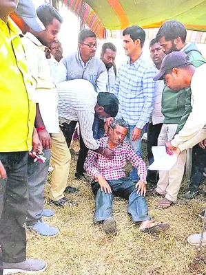 విధులకు ఆలస్యంపై ఎంపీడీఓ ఆగ్రహం 