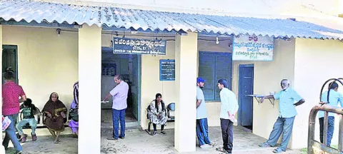 స్టాంప్‌ పేపర్ల కొరత!