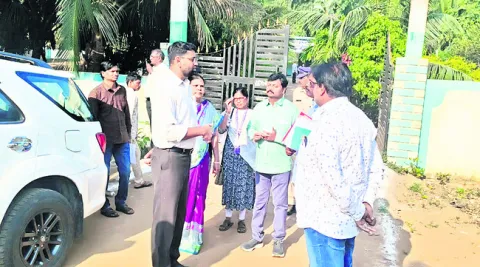 ● పోలింగ్‌ కేంద్రాల్లో కలెక్టర్‌ సందర్శన