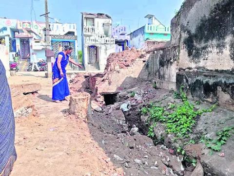 పంచాయతీ స్థలం ఆక్రమణ