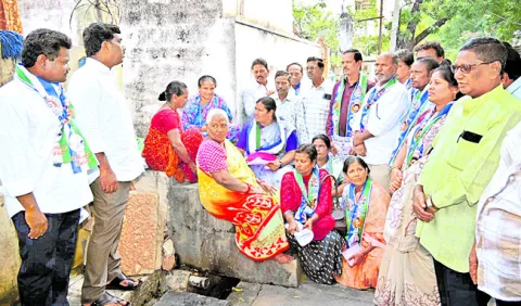 బాబు కుట్రలపై నిరసన ‘సంతకం’ 