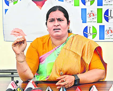 పేదలంటే చంద్రబాబుకు చిన్నచూపు  
