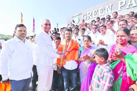 సర్పంచ్‌లు ప్రజల మన్ననలు పొందాలి 