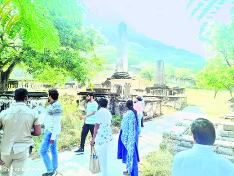 త్వరలో గుత్తి కోట అప్రోచ్‌ రోడ్డు పనులు 