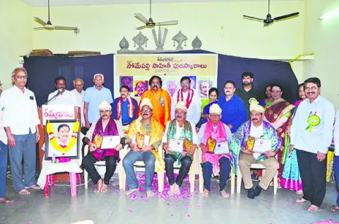 సమస్యల పరిష్కారానికి అత్యుత్తమ మార్గం సాహిత్యం 