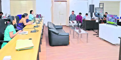 వెబ్‌కాస్టింగ్‌లో పోలింగ్‌ సరళి పరిశీలన