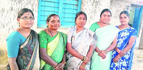 శ్రీరాంనగర్‌లో మహిళా పాలకవర్గమే..
