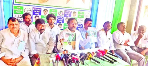 ఆదీ.. నీ బతుకంతా అబద్ధాలే!