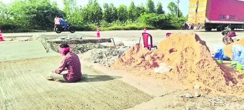 విమానాల రన్‌వేకు మరమ్మతులు 