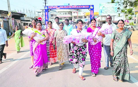 ఊరు.. ఓటుకు..కదిలారు