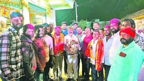 చెయ్యెత్తి.. జైకొట్టి