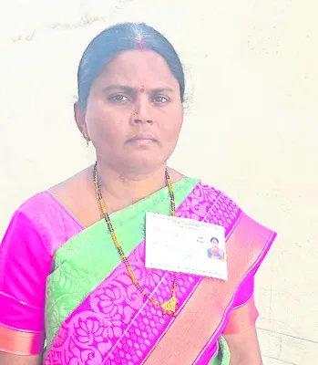 ఆ ఇద్దరికి స్వగ్రామాల్లో చుక్కెదురు! 