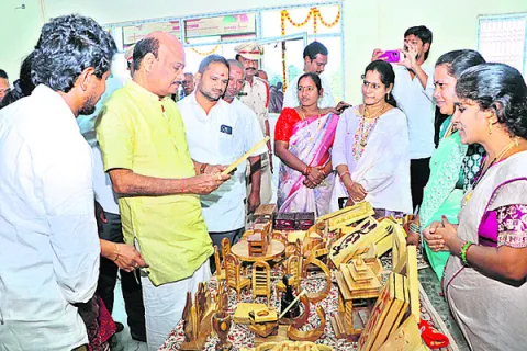 హస్త కళల్లో విజయాలు సాధించాలి 