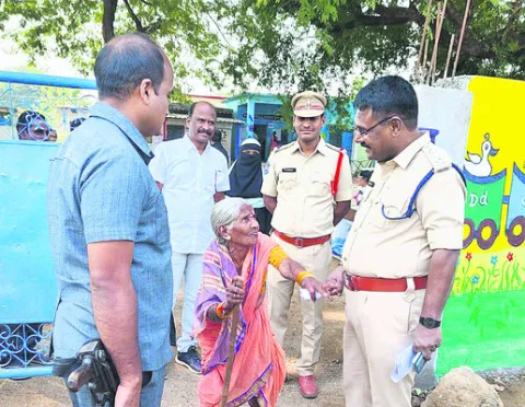 ఓటుహక్కు   వినియోగించుకున్నారా? 