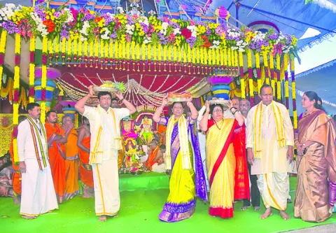 కొమురవెల్లి ఆలయ అభివృద్ధికి కృషి 