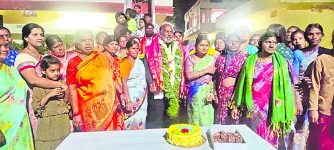 గెలుపొందిన అధికార, ప్రతిపక్ష పార్టీల మద్దతుదారుల జాబితా