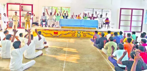 ఖైదీలకు భగవద్గీత పారాయణం 