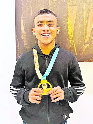 యూత్‌ ఏషియన్‌ పారా గేమ్స్‌లో గోల్డ్‌ మెడల్‌