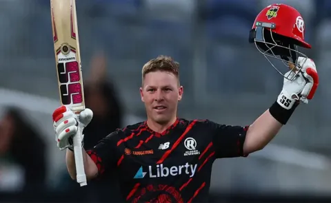 Seifert 102 leads Renegades to BBL win over Heat