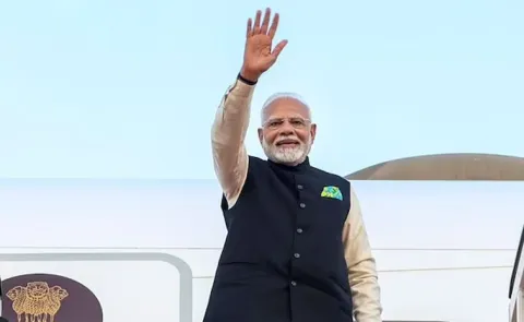 Thick fog in Delhi delays PM Modi's flight for Jordan13