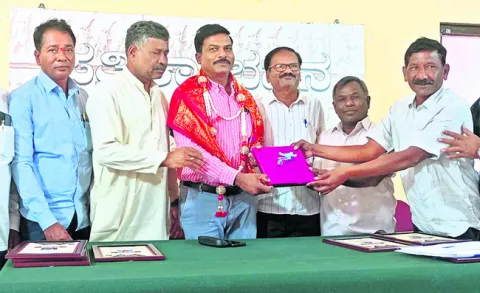 సమాచార శాఖాధికారికి సత్కారం 