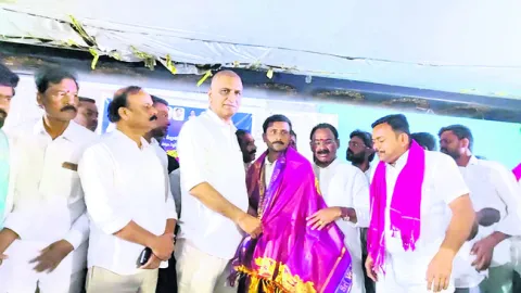 సర్పంచ్‌లకు హరీష్‌రావు సత్కారం