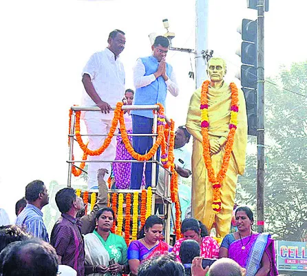 పొట్టి శ్రీరాములుకు ఘనంగా నివాళి 