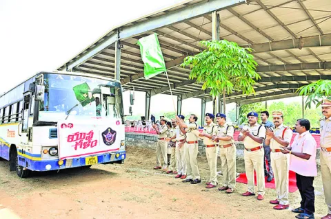 నోటిఫికేషన్‌ ఇచ్చింది వైఎస్‌ జగన్‌.. బాబు సర్కారు పెట్ట