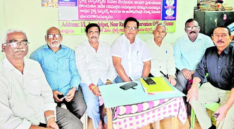 రైల్వే పెన్షన్‌ అదాలత్‌ బహిష్కరణ 