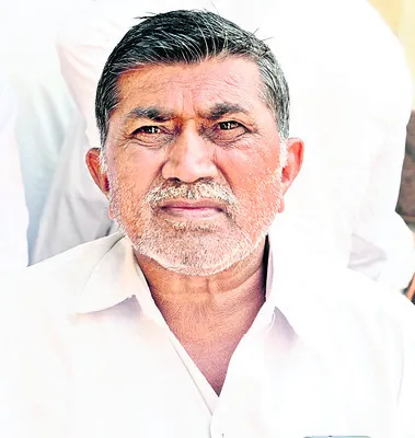 తప్పుడు రికార్డులతో పరిహారం కాజేశారు 
