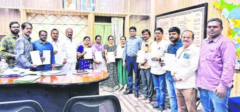 జెడ్పీలో పలువురికి ఉద్యోగోన్నతులు