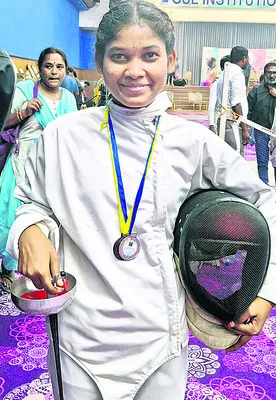 జాతీయస్థాయి ఫెన్సింగ్‌ పోటీలకు గురుకుల కళాశాల విద్యార్థ