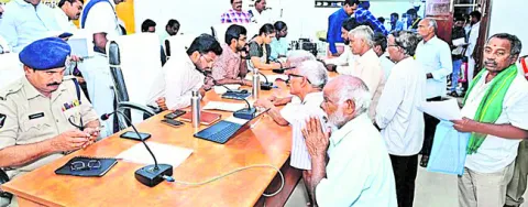 అర్జీల పరిష్కారానికి అధిక ప్రాధాన్యం 