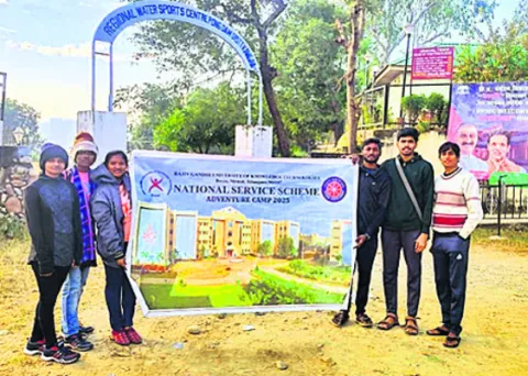 అడ్వెంచర్‌ క్యాంపులో ఆర్జీయూకేటీ వలంటీర్లు 