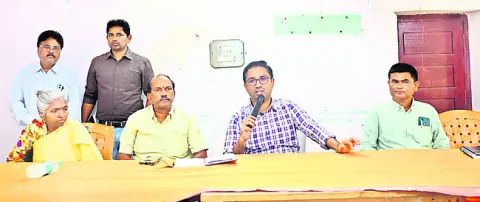 ఎన్నికల సిబ్బంది ర్యాండమైజేషన్‌ పూర్తి