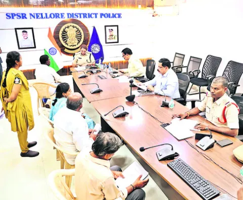 ఫిర్యాదుల వెల్లువ