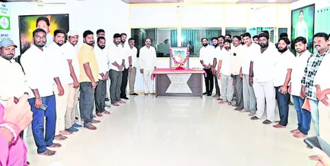 అమరజీవికి నివాళులర్పించిన కాకాణి 