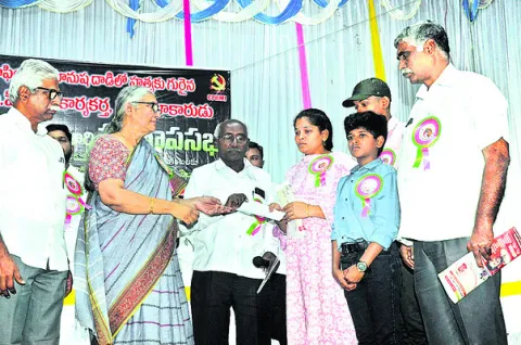 గంజాయి మాఫియాకు నేతల సాయం