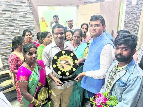 ప్రావీణ్యం సంపాదించాలి 