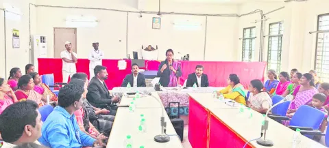 బాల్యవివాహాలకు అడ్డుకట్ట వేయాలి 