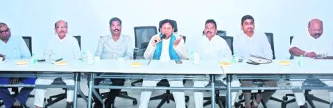 నైపుణ్యం ఉంటే స్థానికంగానే కంపెనీలు పెట్టొచ్చు