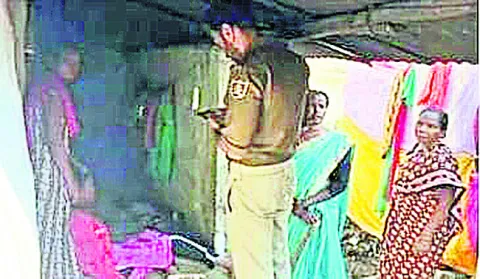 కన్నబిడ్డను బలిచేయబోయిన తల్లి..? 
