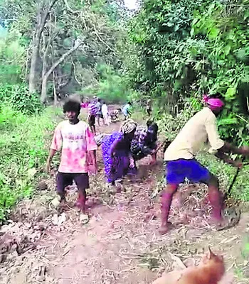 శ్రమదానంతో బి.సింగవరానికి రోడ్డు 