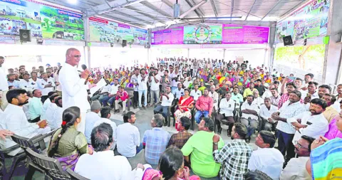 సమష్టిగా గ్రామాభివృద్ధికి కృషి చేయండి 