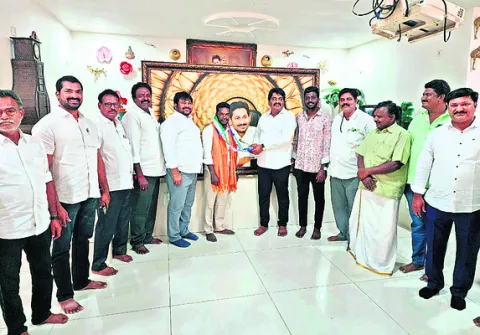 వైఎస్సార్‌ సీపీలోకి టీడీపీ యువ నేత 