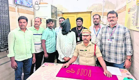 రైళ్లలో చోరీలు.. దొంగ అరెస్టు 