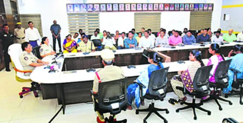 కొత్తగా ఎంపికై న కానిస్టేబుళ్లకు దిశానిర్దేశం 