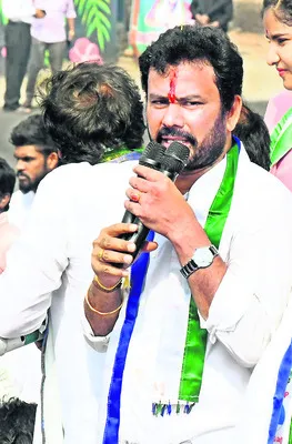 చంద్రబాబు అహంకారాన్ని ప్రజలే దించుతారు  
